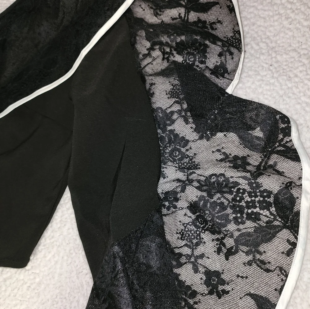 NWT Gorgeous , Akira , 2 Peice Stunning Ruffled Pants , With Matching Top - Picture 11 of 15